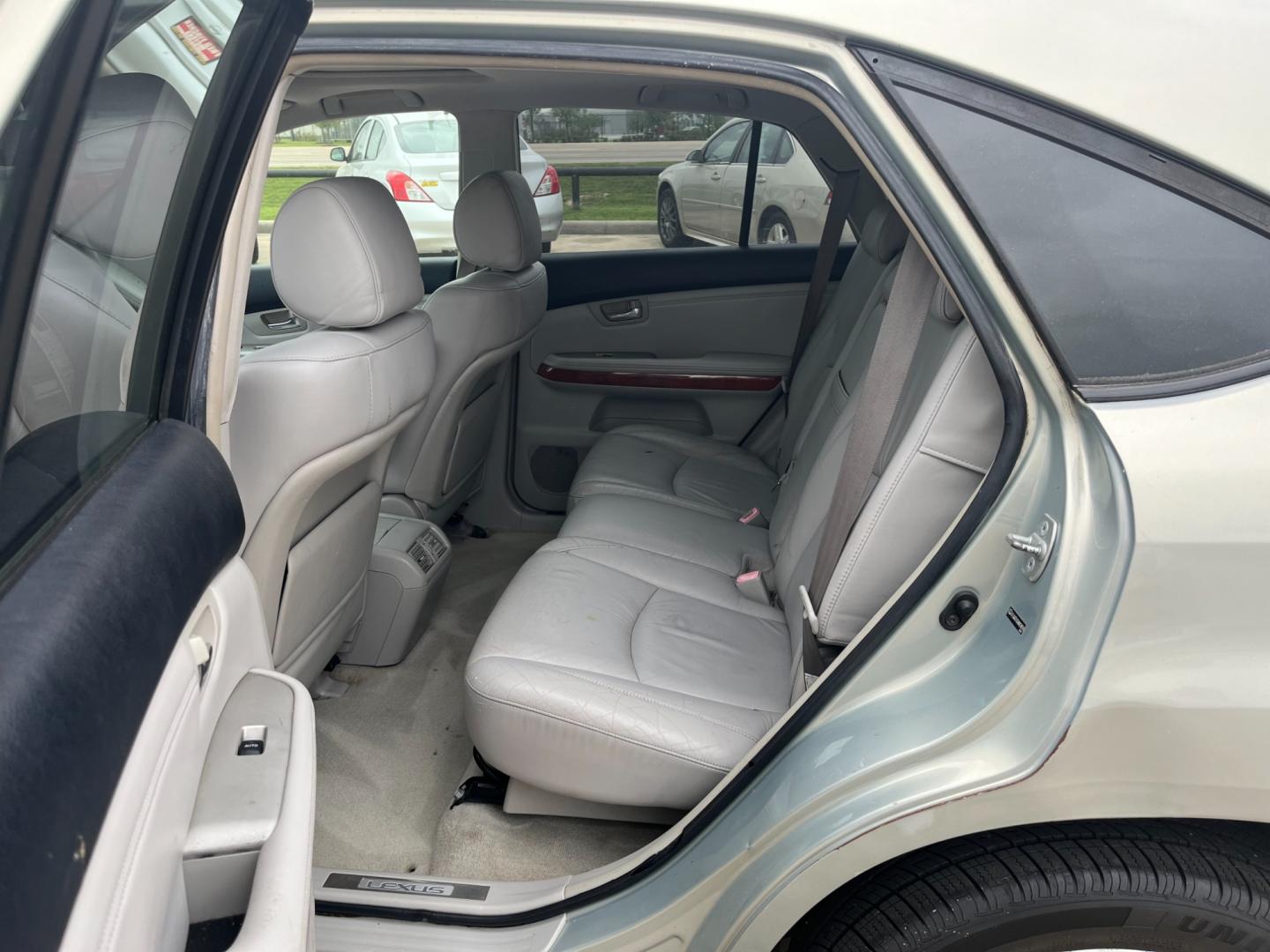 2004 SILVER /TAN Lexus RX 330 (JTJGA31U340) with an 3.3 engine, Automatic transmission, located at 14700 Tomball Parkway 249, Houston, TX, 77086, (281) 444-2200, 29.928619, -95.504074 - Photo#9